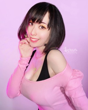 Larissa Rochefort Photo #14