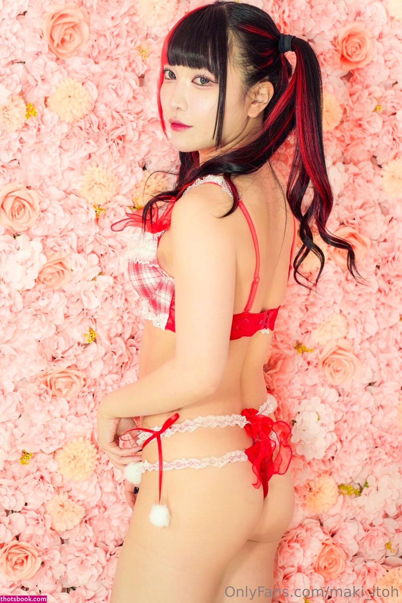 Maki Itoh Photo #120