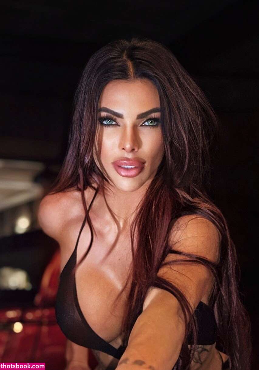 Britt Dercksen Photo #18