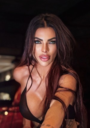 Britt Dercksen Photo #18