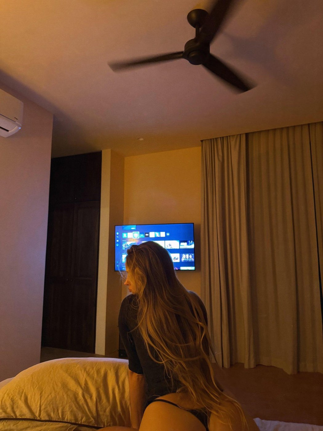 Caroline Zalog Photo #1325