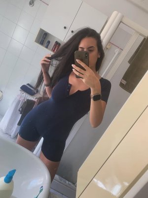 Francesca Pinto Photo #6