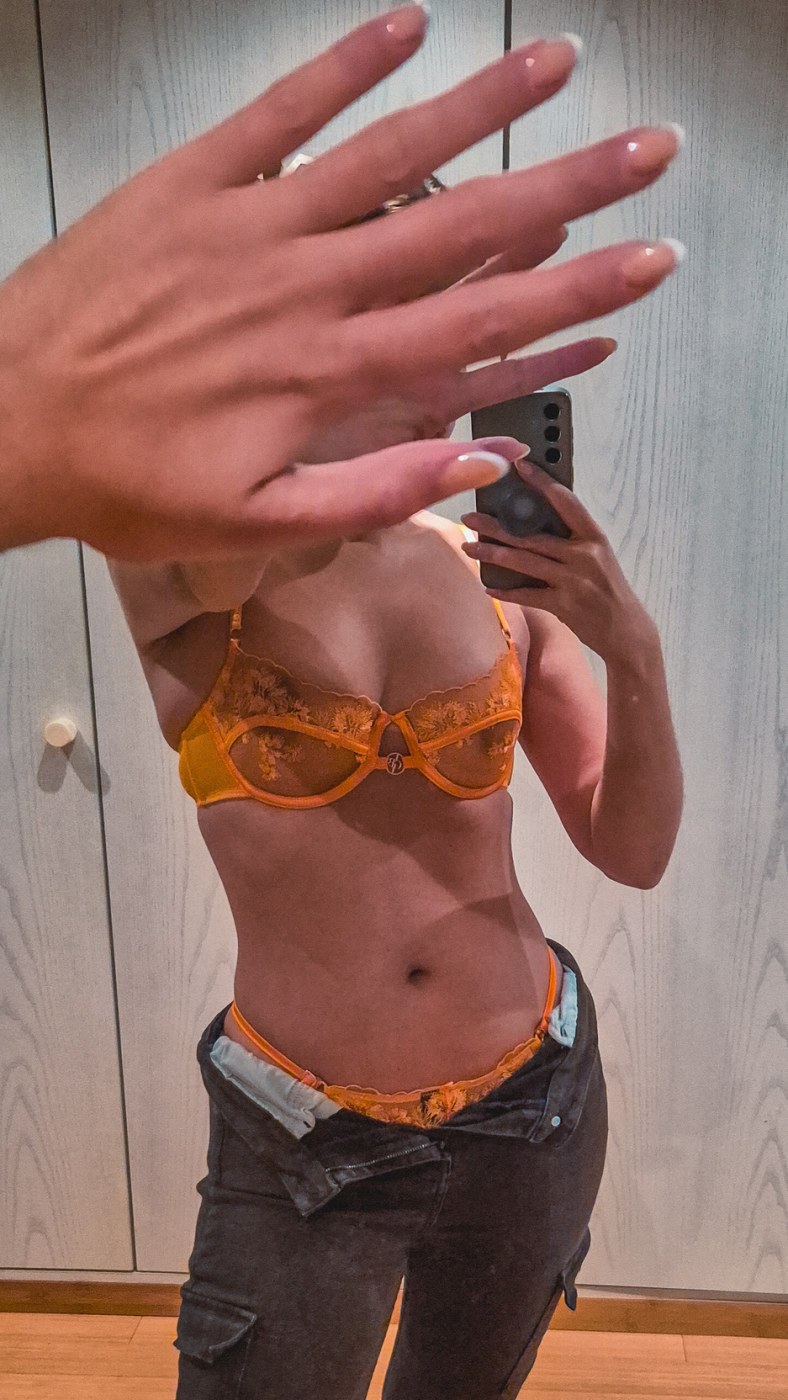 Sarah Milkowski Photo #24