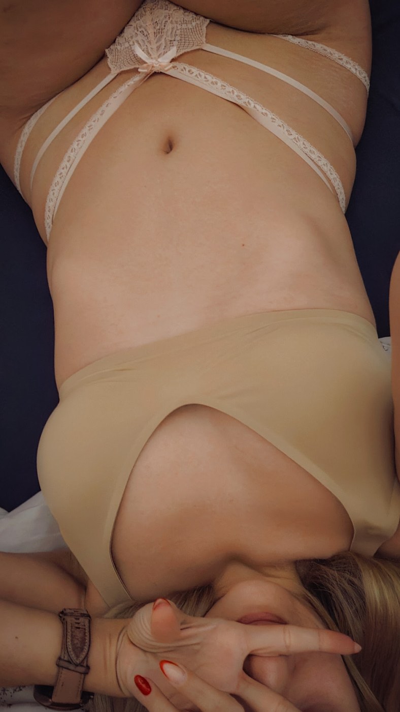 Sarah Milkowski Photo #6