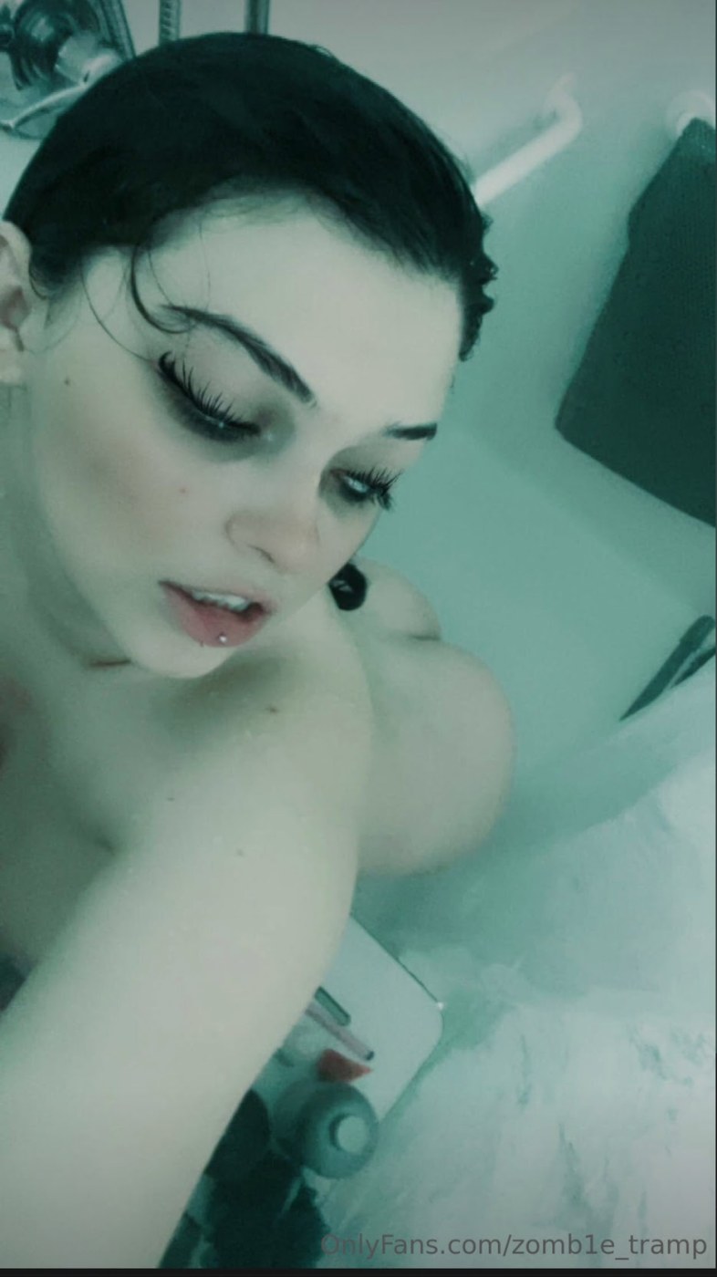 zomb1e_tramp Photo #19