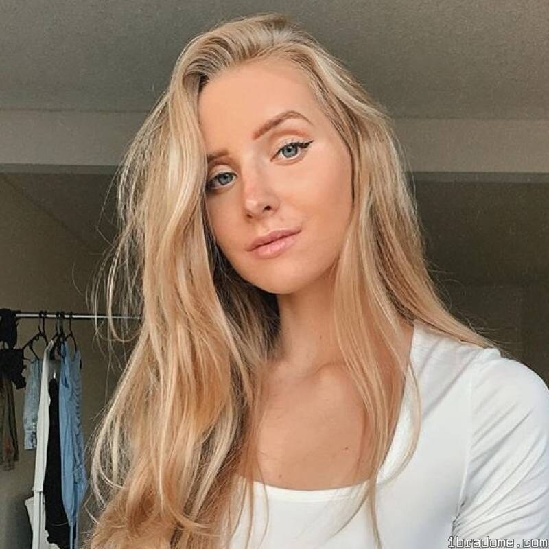 Caroline Zalog Photo #55