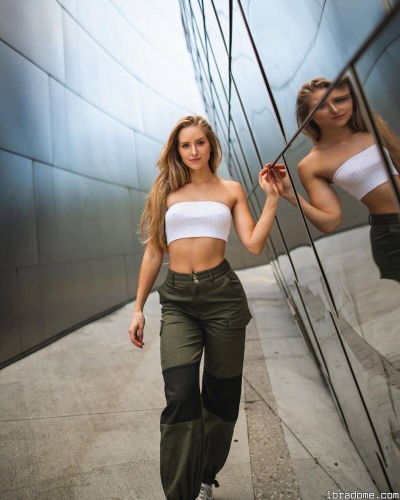 Caroline Zalog Photo #105