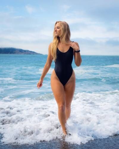 Caroline Zalog Photo #411