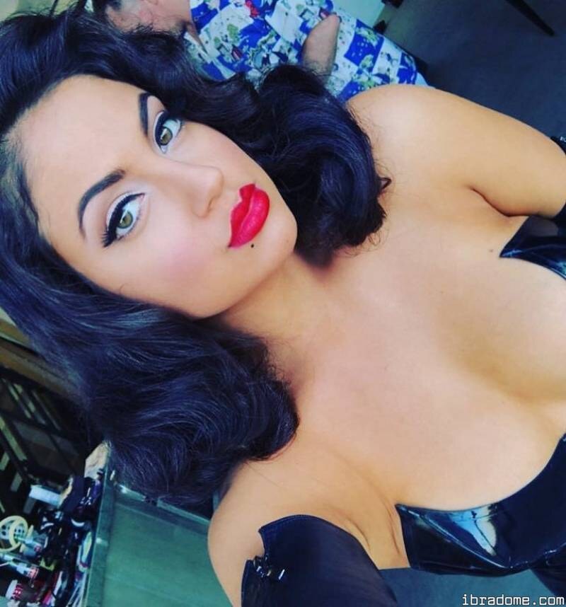 Inanna Sarkis Photo #5
