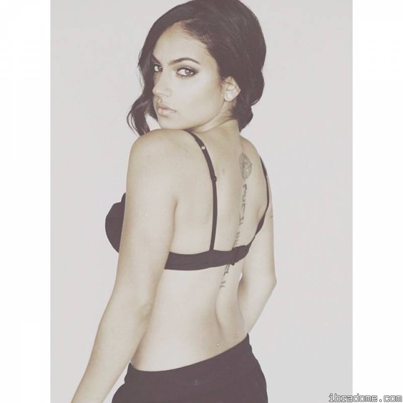Inanna Sarkis Photo #16