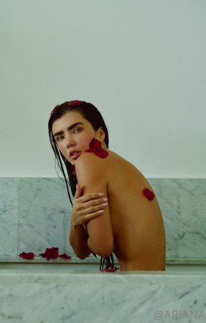 Ariana James Photo #14