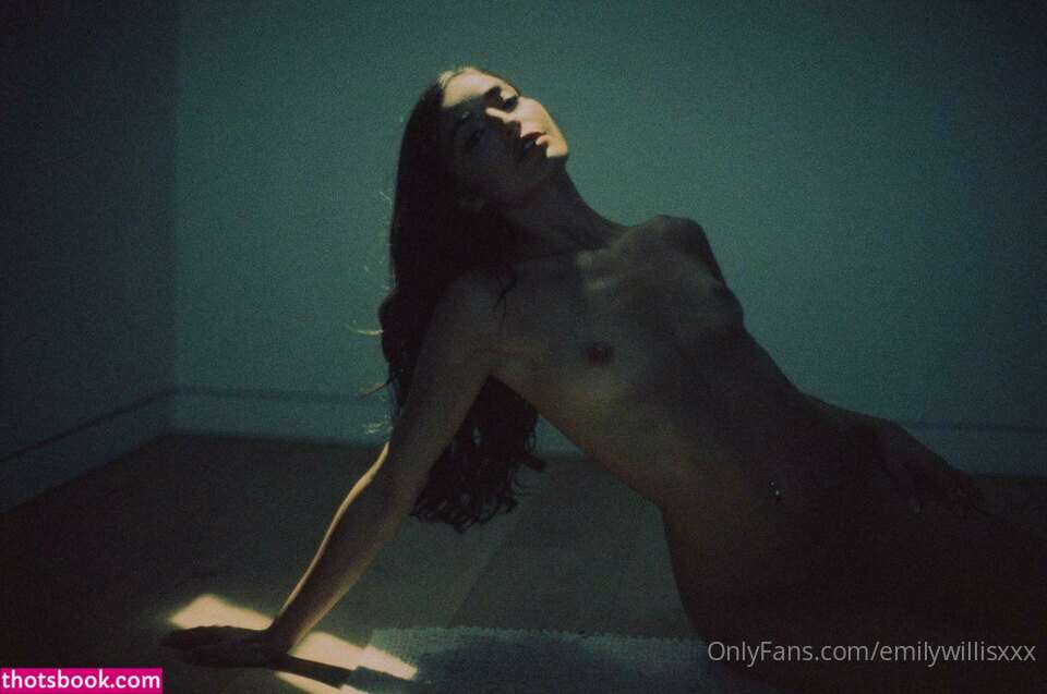 Emily Willis Photo #40