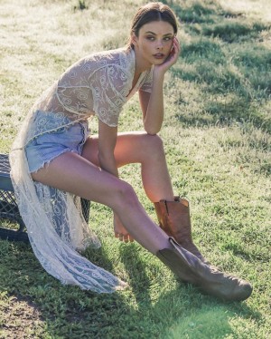 Meika Woollard Photo #28