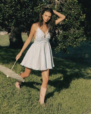 Meika Woollard Photo #31