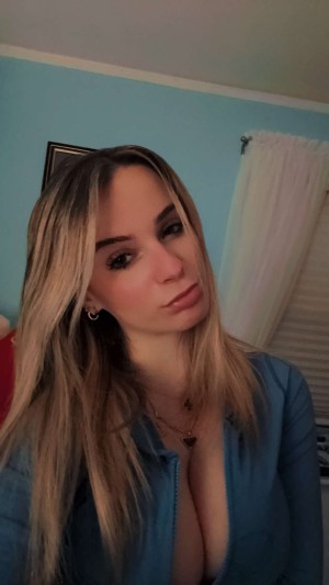 Kaitlyn Krems Photo #1