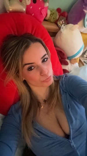 Kaitlyn Krems Photo #7