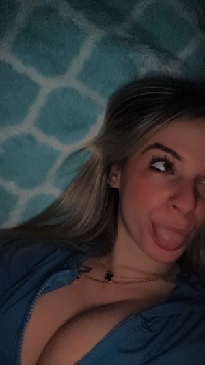 Kaitlyn Krems Photo #14