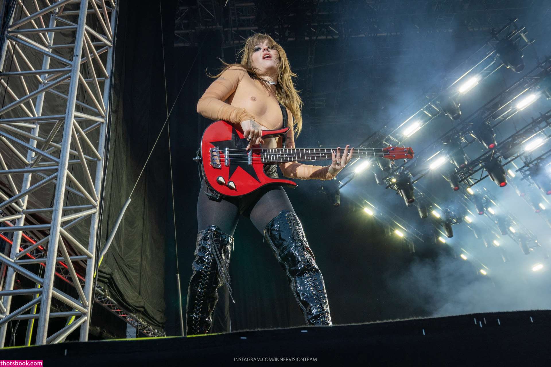 Victoria De Angelis Photo #43