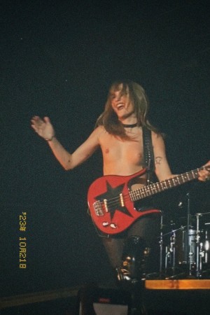 Victoria De Angelis Photo #71