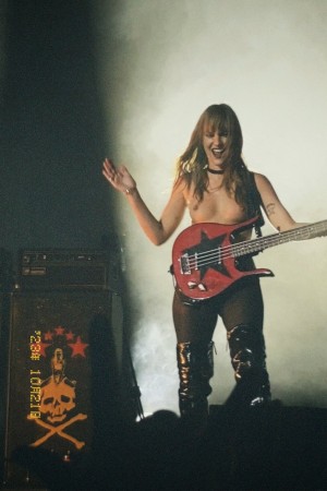 Victoria De Angelis Photo #74