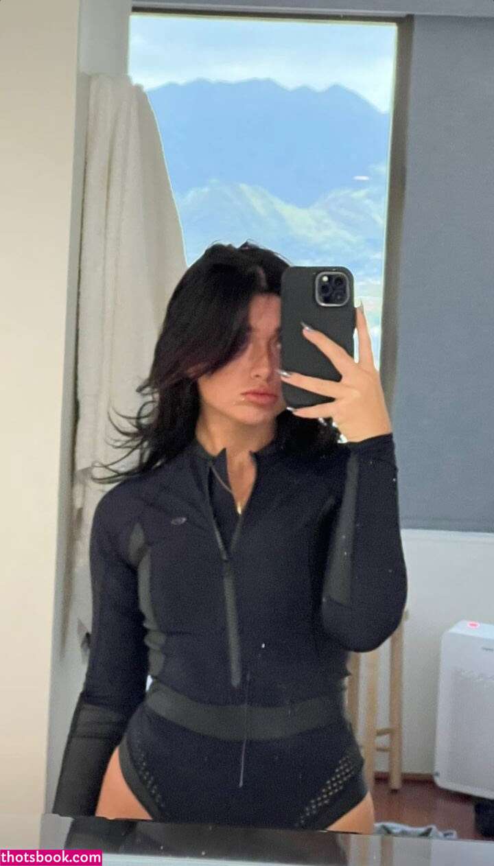 Tabitha Swatosh Photo #10