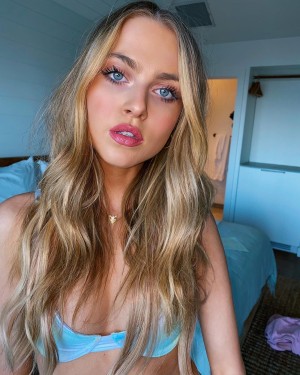 Anne Winters Photo #141