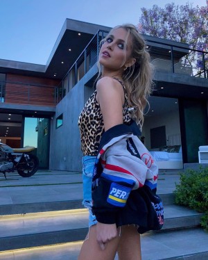 Anne Winters Photo #194