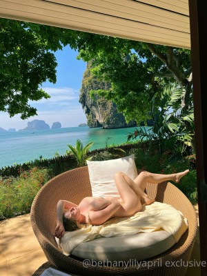 Beth lily Photo #384