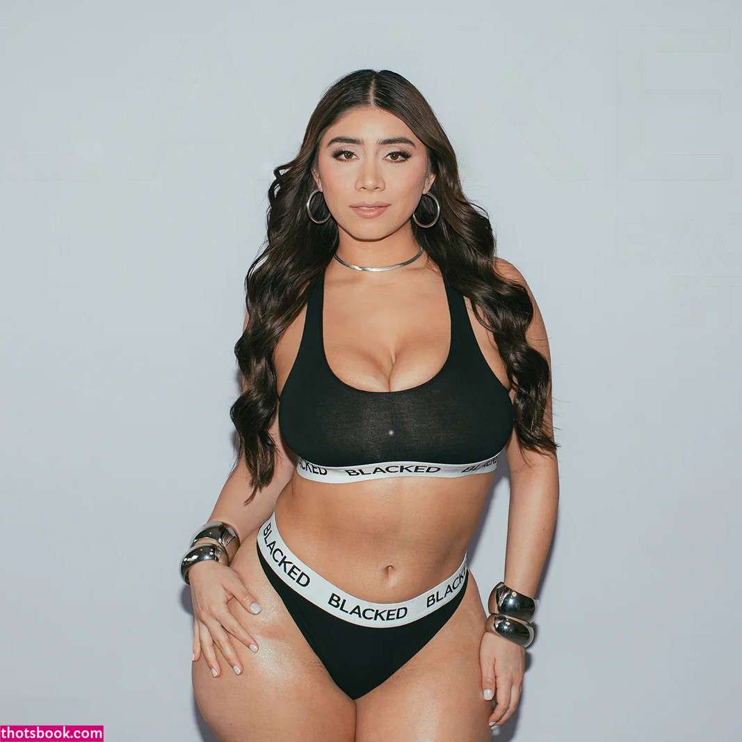 Violet Myers Photo #259