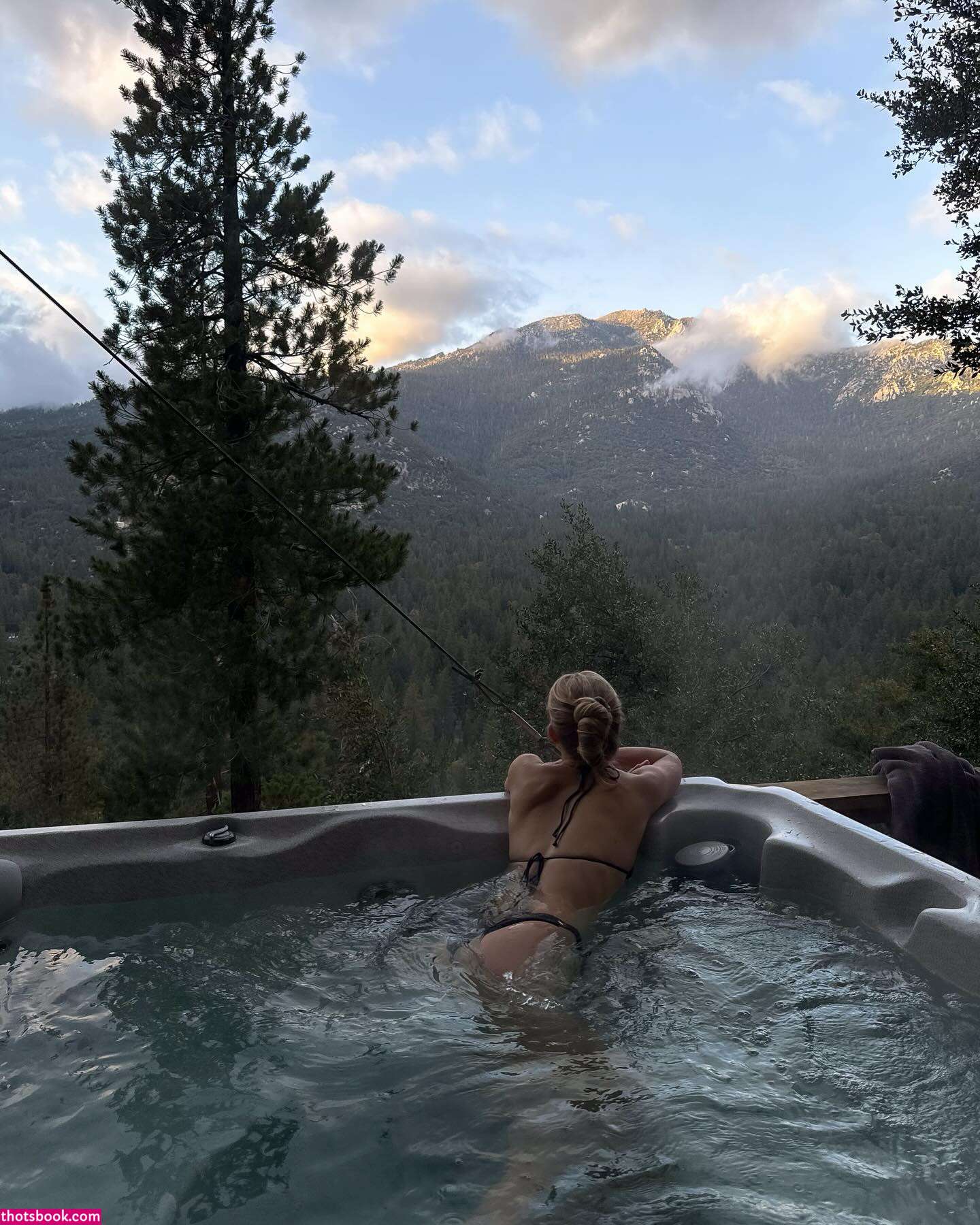 Caroline Zalog Photo #967