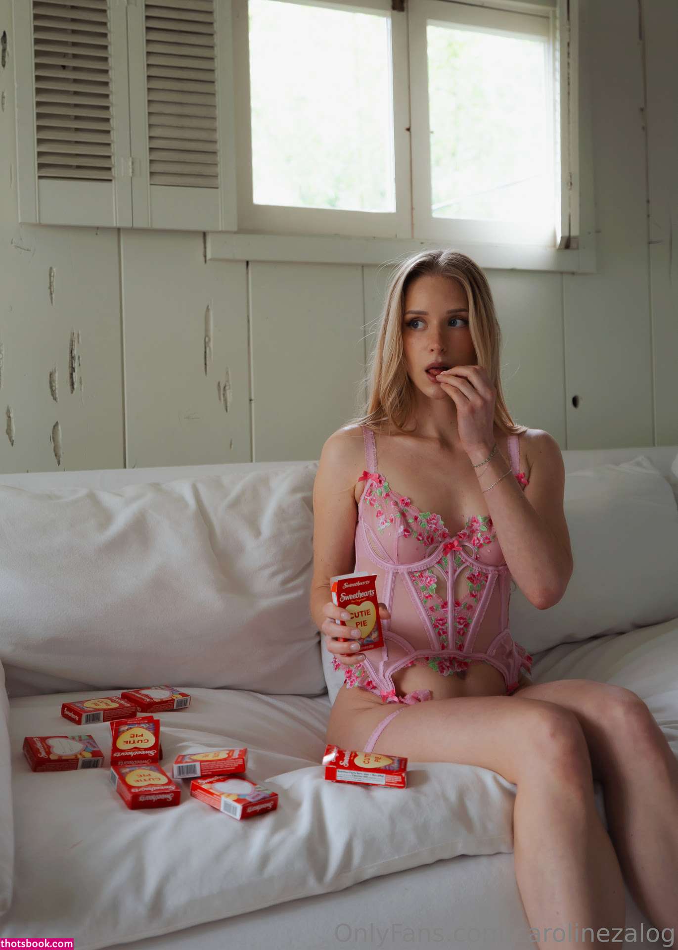 Caroline Zalog Photo #1025