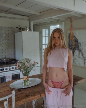 Caroline Zalog Photo #1033