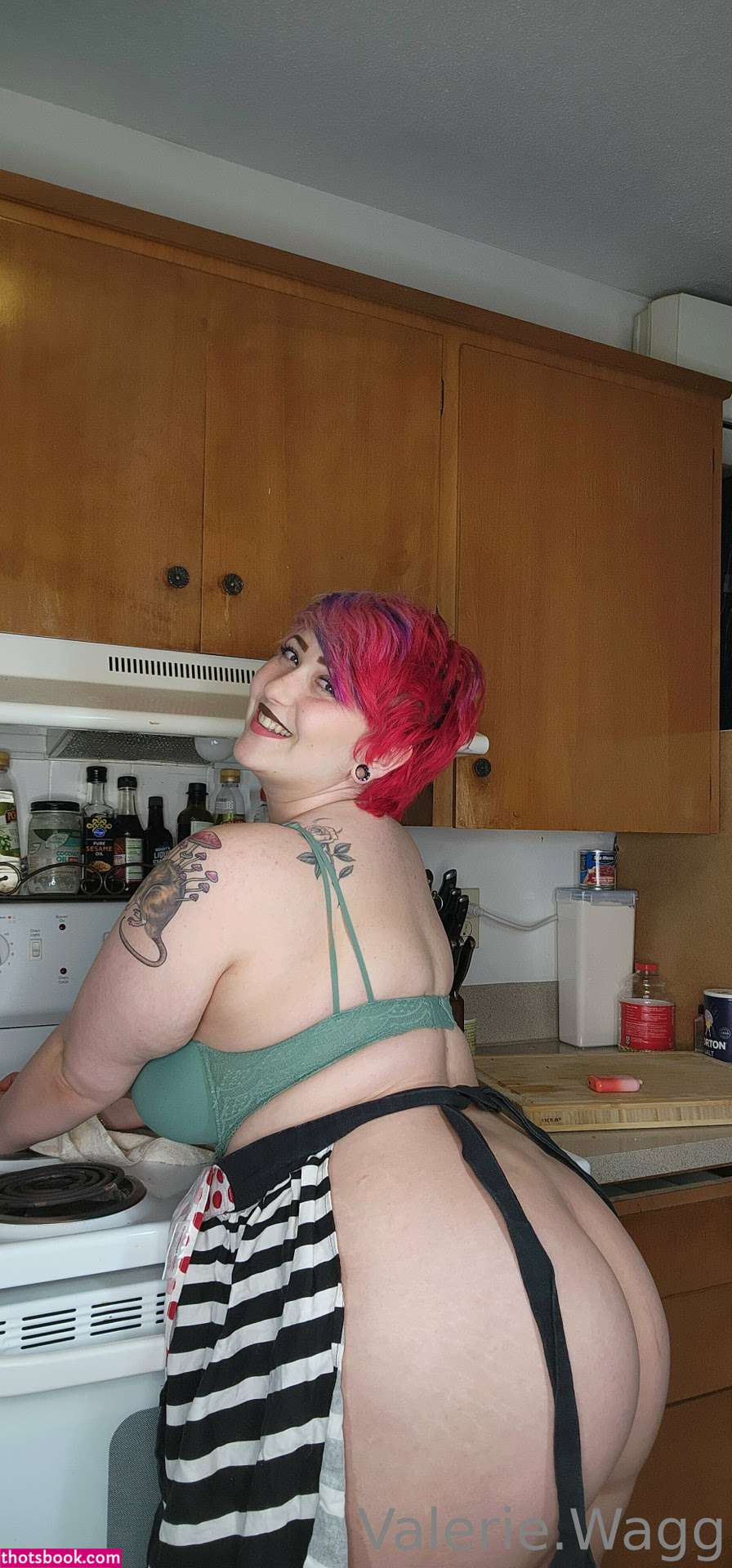 Valerie Wagg Photo #11