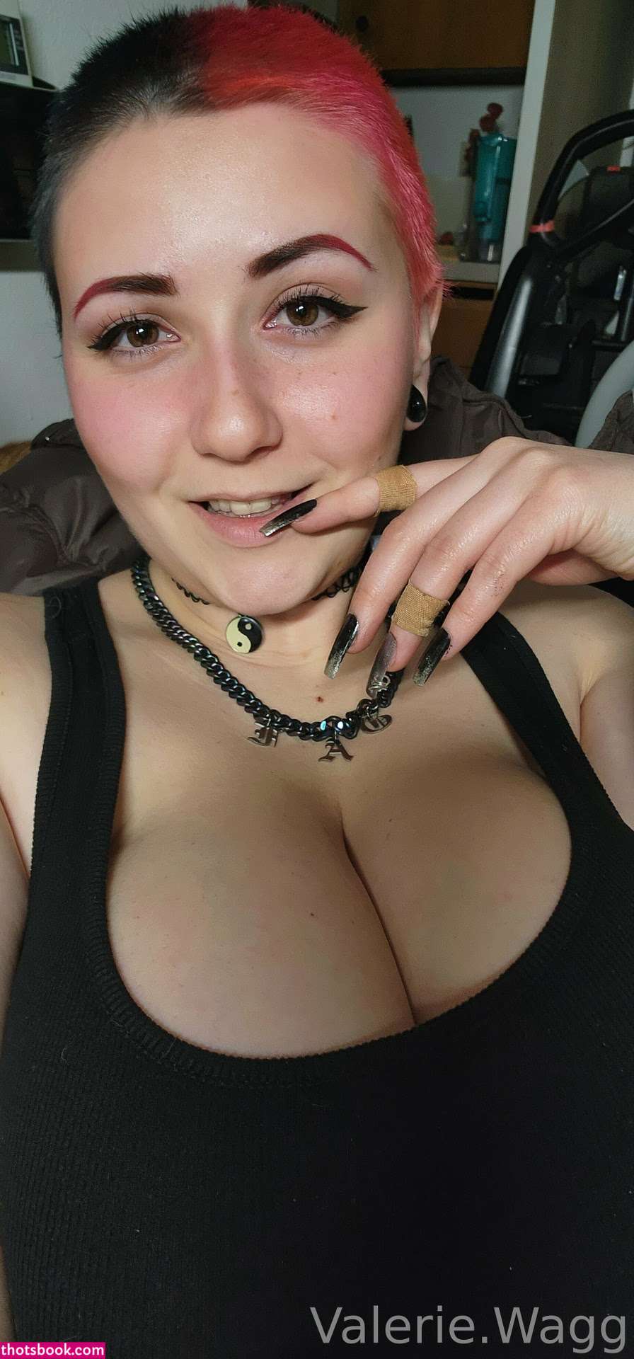 Valerie Wagg Photo #23