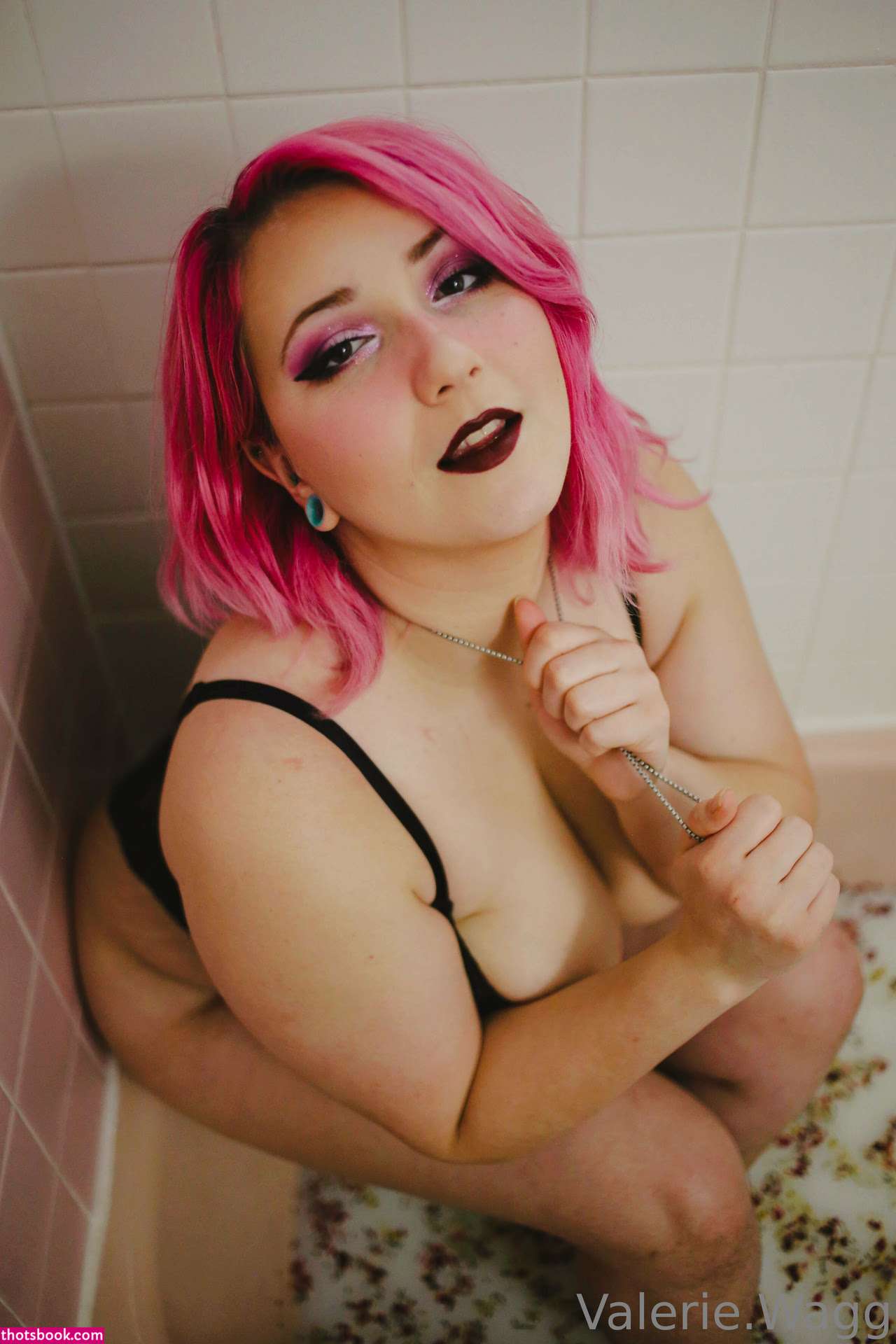 Valerie Wagg Photo #132