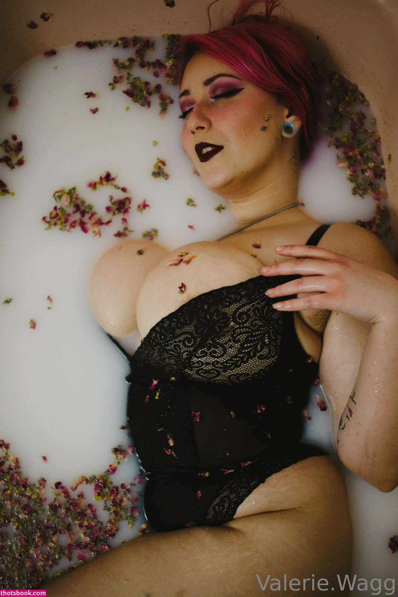 Valerie Wagg Photo #136