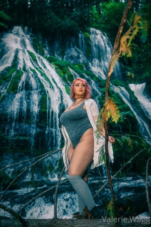 Valerie Wagg Photo #212