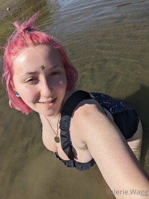 Valerie Wagg Photo #213