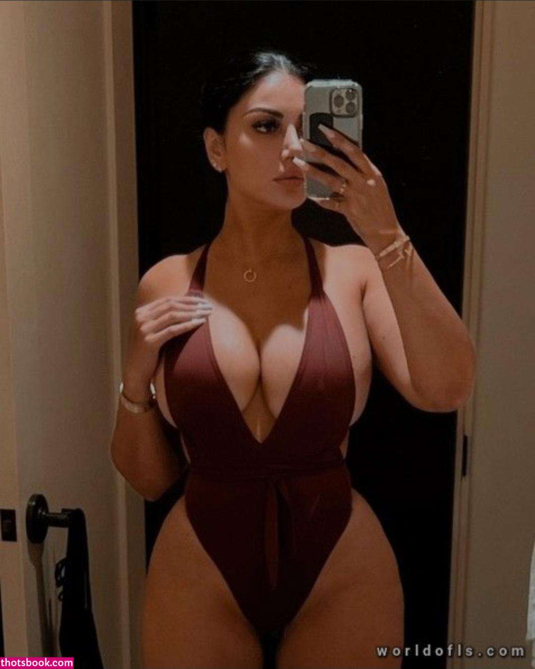 La Reina Shaw Photo #8