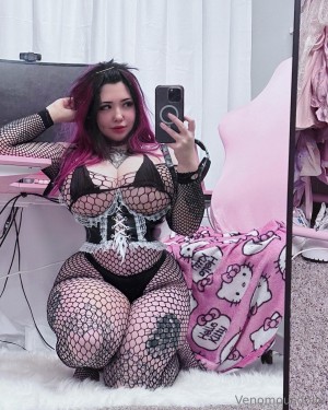 Venomous Dolly Photo #243