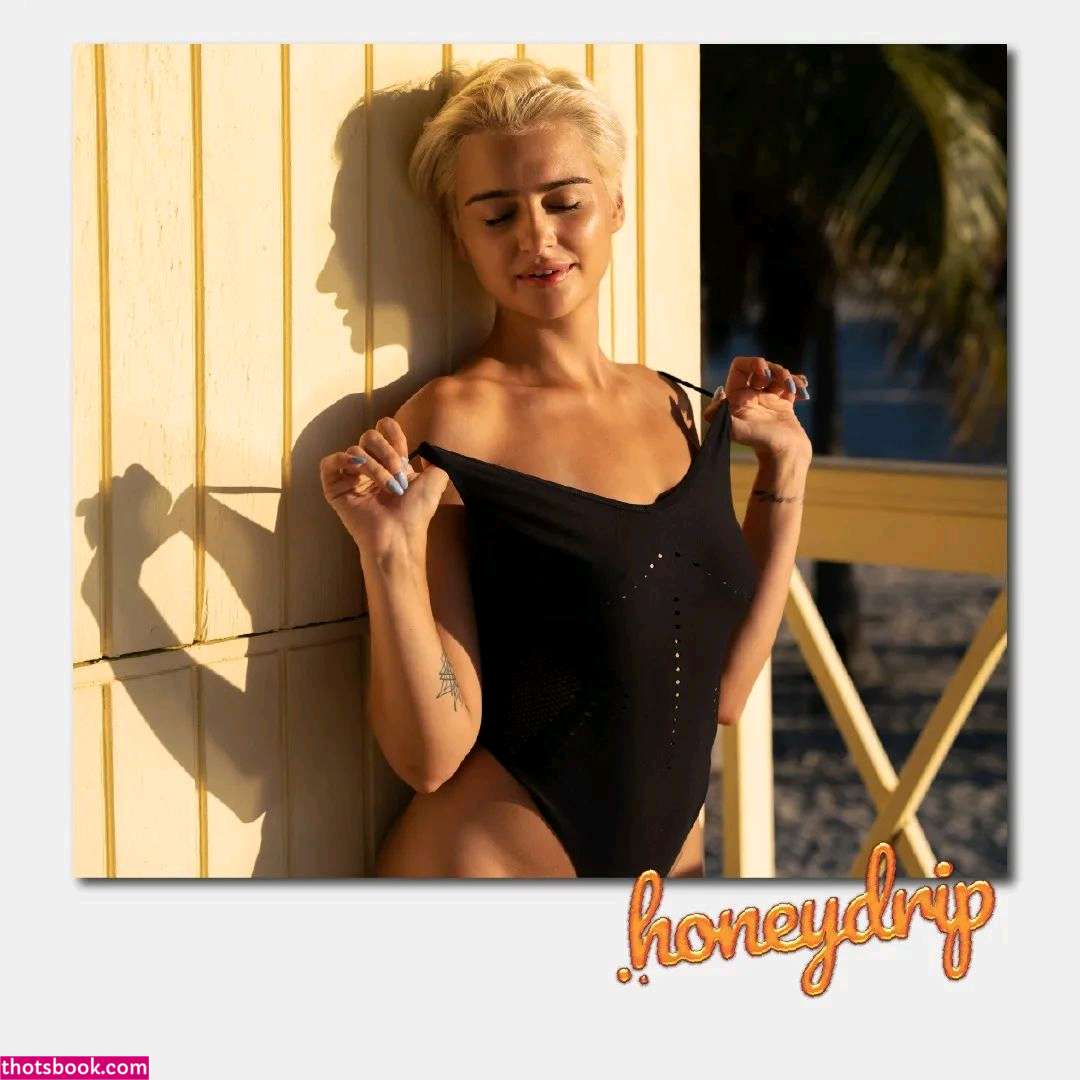 Allie Alina Photo #4