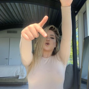 Scarlet Aviram Photo #10