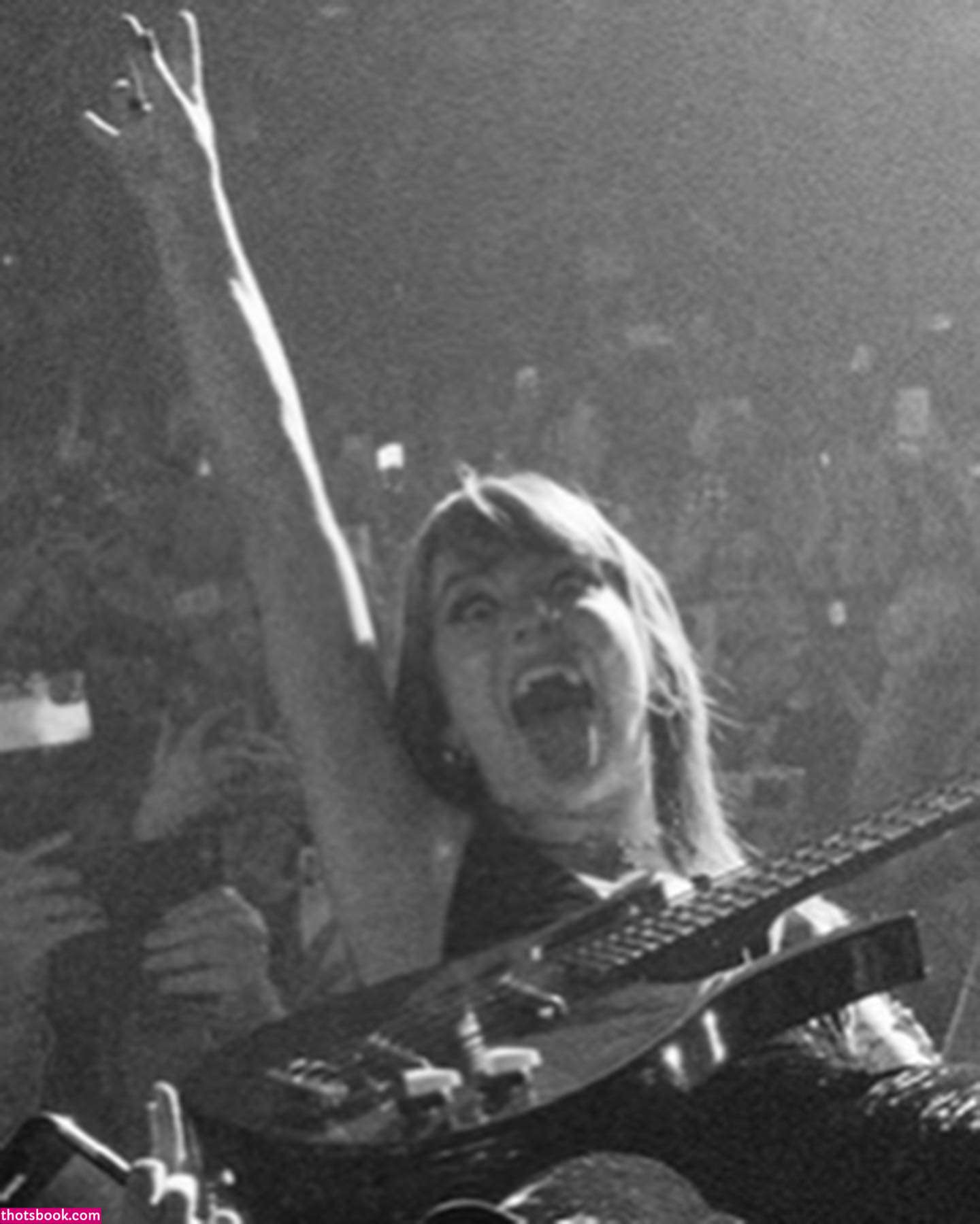 Victoria De Angelis Photo #1