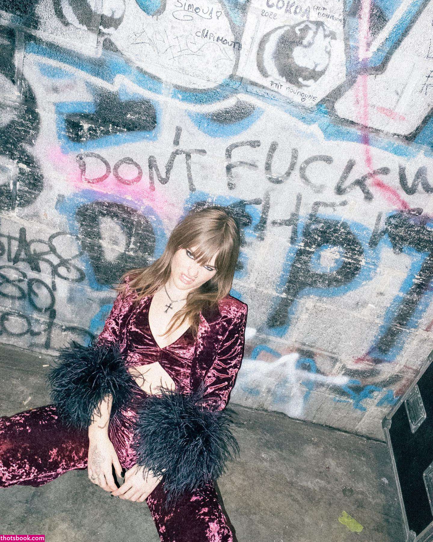 Victoria De Angelis Photo #2