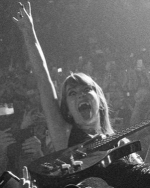 Victoria De Angelis Photo #1