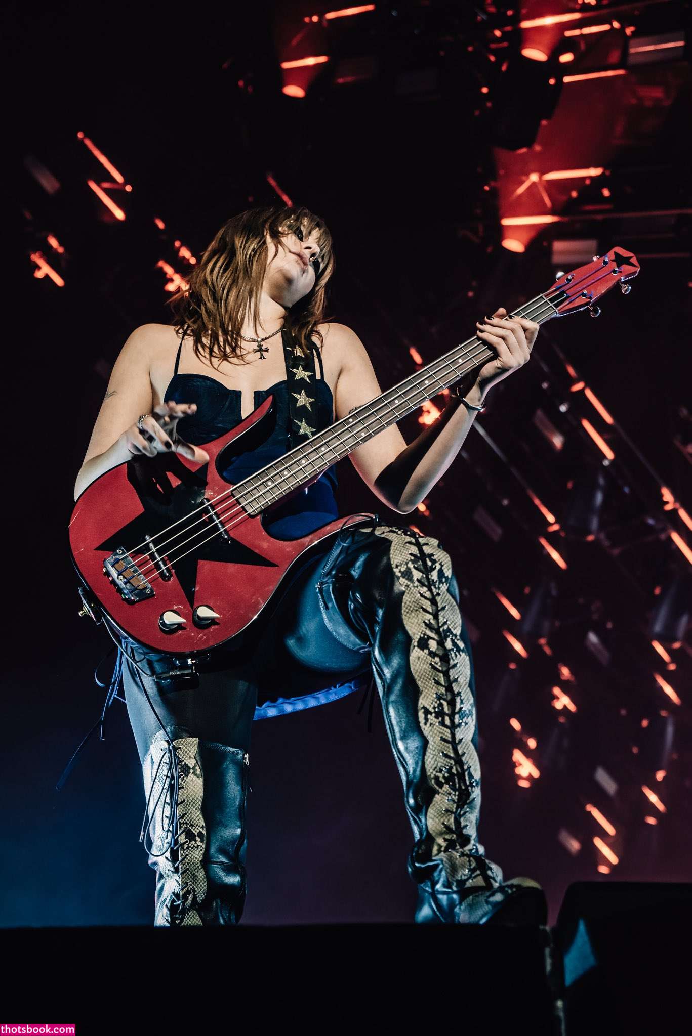 Victoria De Angelis Photo #8