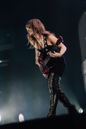 Victoria De Angelis Photo #11