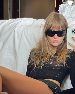 Victoria De Angelis Photo #18