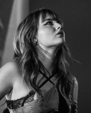 Victoria De Angelis Photo #26