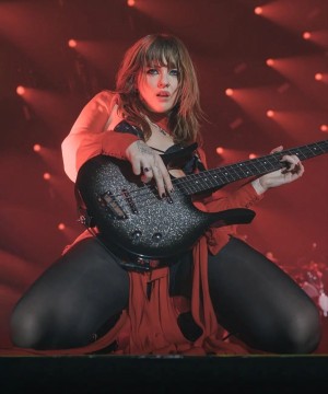 Victoria De Angelis Photo #31